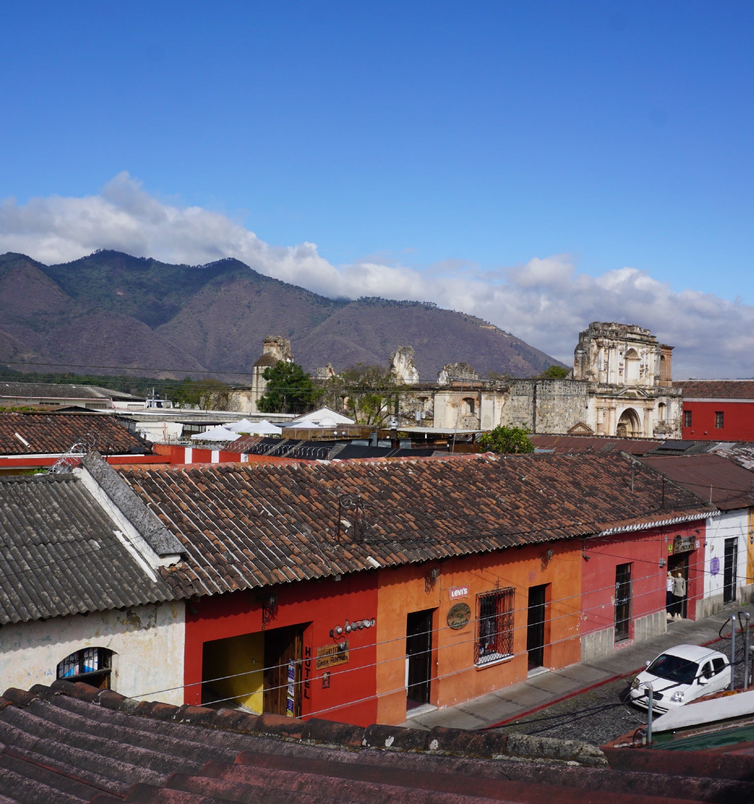 Tout - Producers: Luis Pedro Zelaya - Slider 1