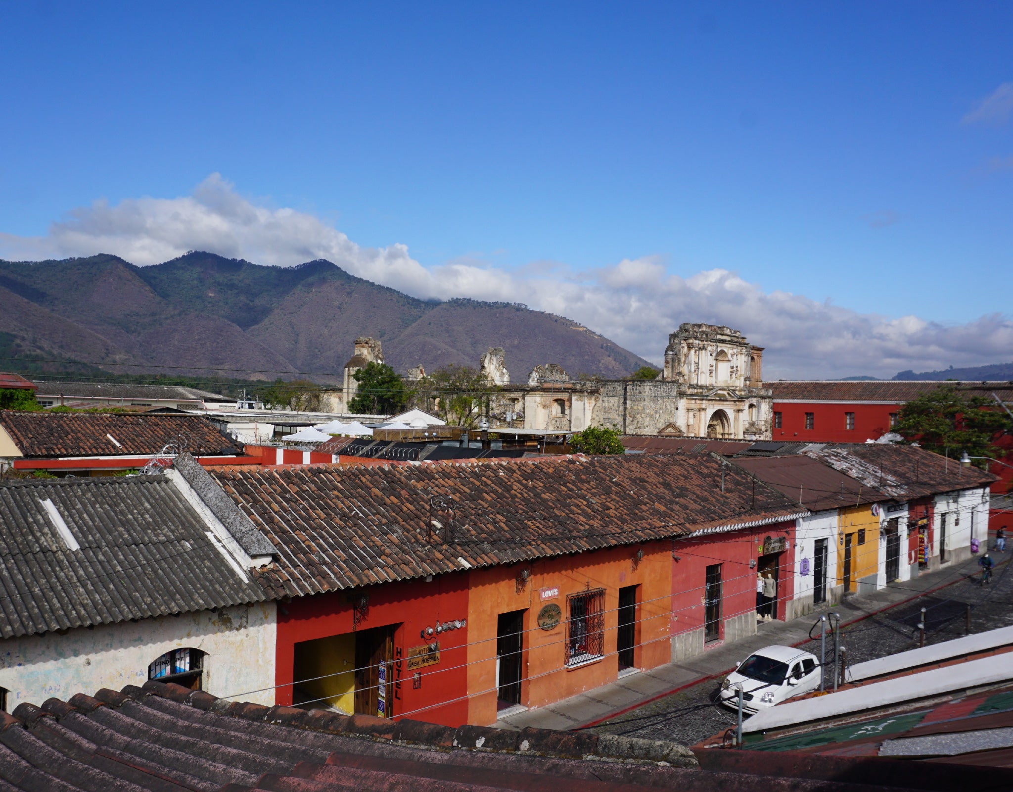 Tout - Producers: Luis Pedro Zelaya - Slider 1